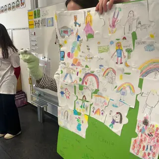 Kinder und Team des Schlaumeierclubs